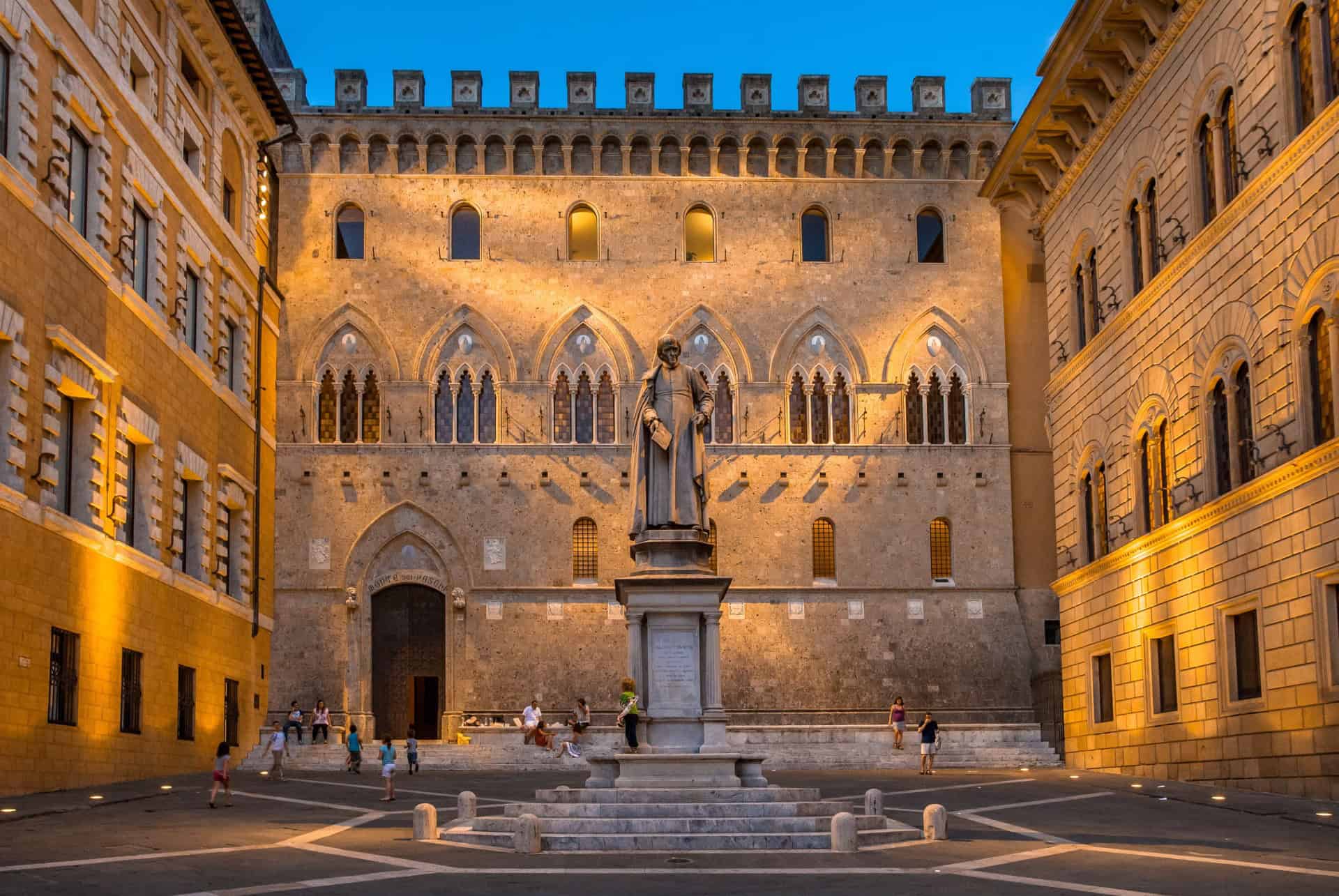 piazza salimbeni sienne