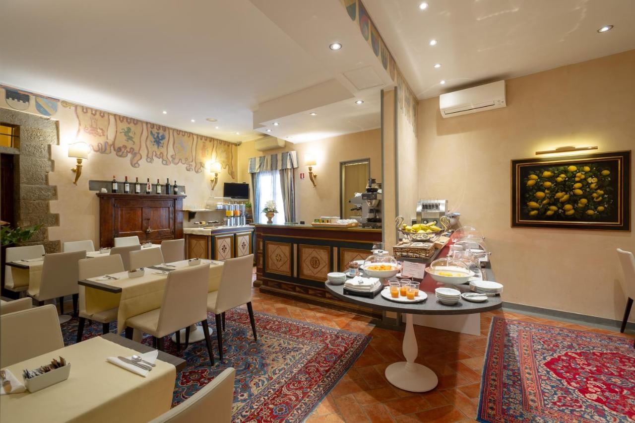 Salle du petit-déjeuner de l'Hotel Davanzati à Florence