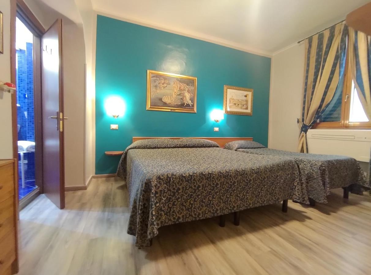 Chambre triple de l'Hotel Santa Croce à Florence