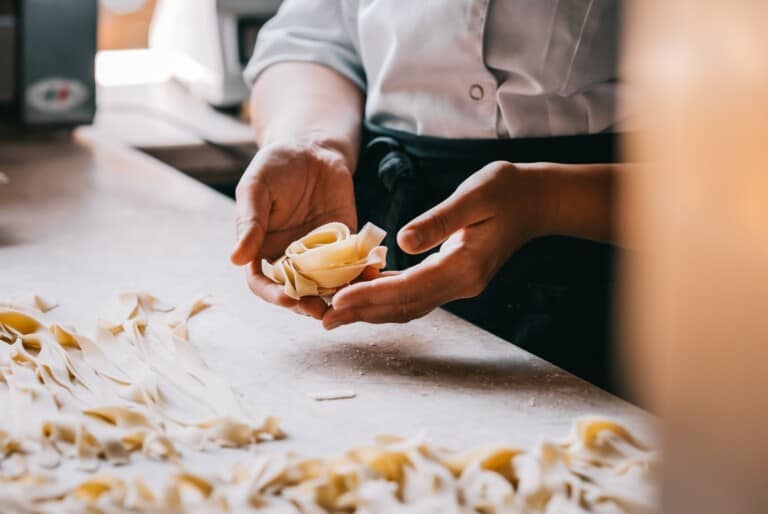 Atelier de pâtes fraîches dans une ferme à Volterra