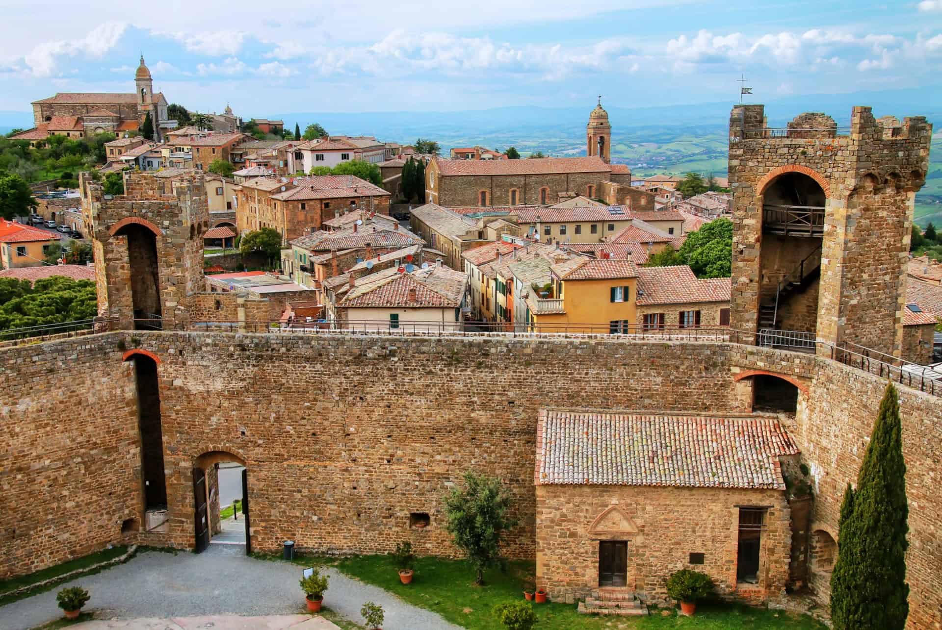 vues depuis la fortresse de montalcino vues depuis la fortresse de montalcino