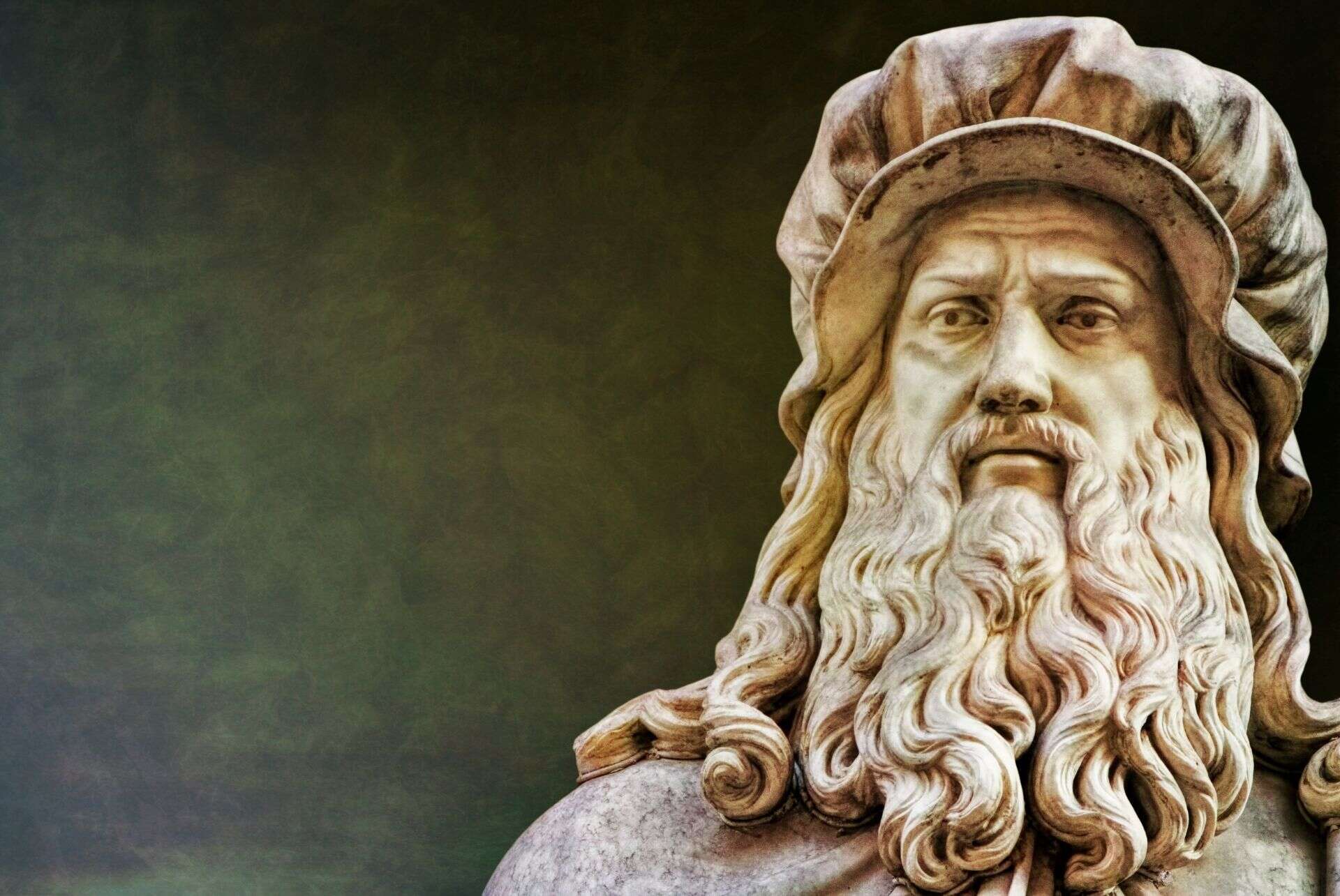 leonard de vinci statue